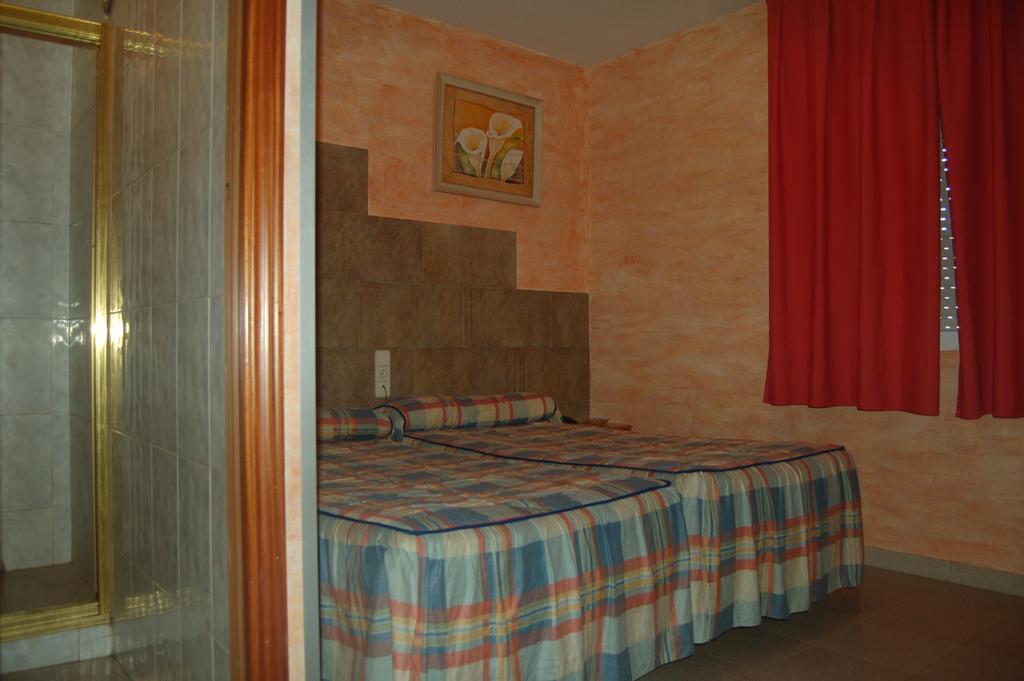 Hostal Mays Numancia de la Sagra Buitenkant foto
