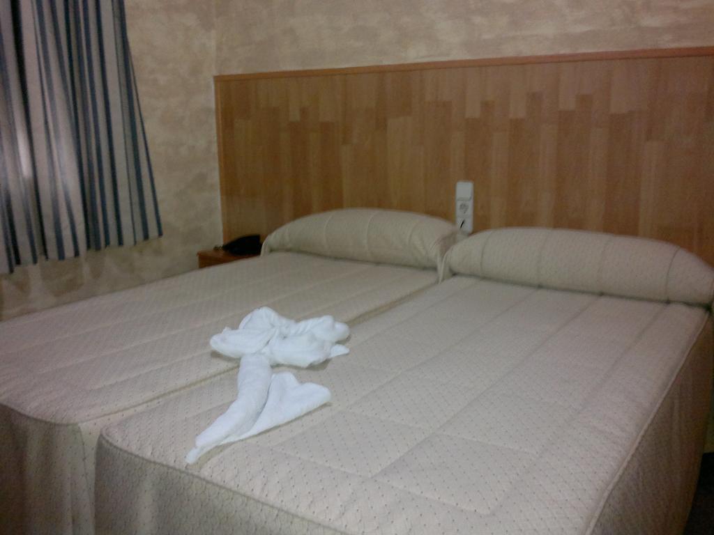 Hostal Mays Numancia de la Sagra Buitenkant foto