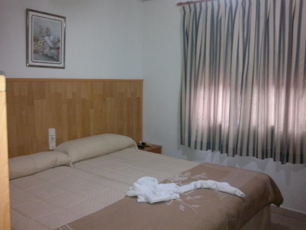 Hostal Mays Numancia de la Sagra Buitenkant foto